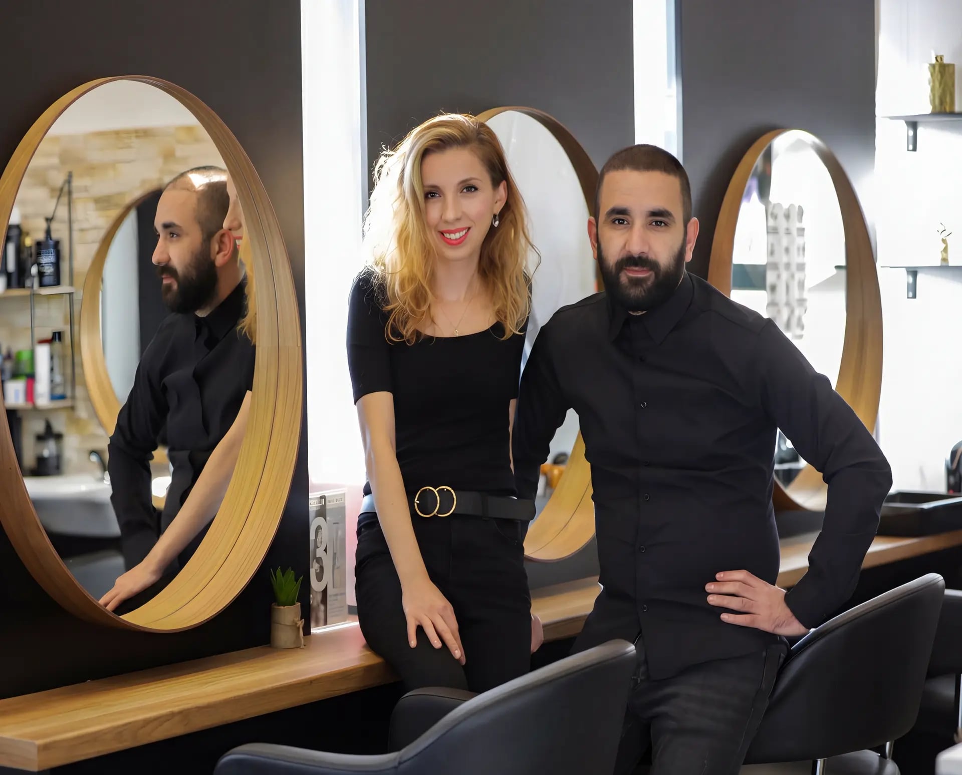 Efe und Gülcan beim Styling im Salon Scherenblatt